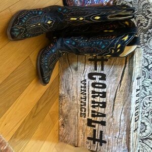 Women’s cowboy boots.  Brown with color inlay.  Size 7.